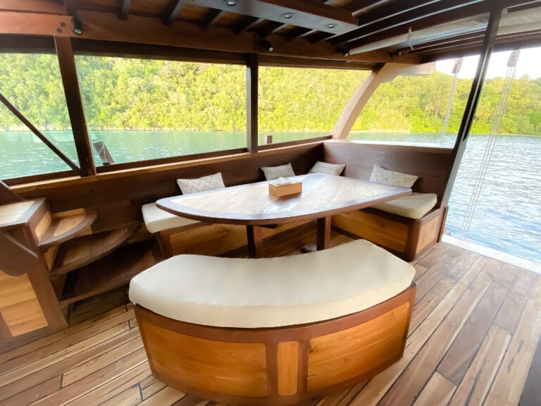 Senja Yacht Private Living Room 2